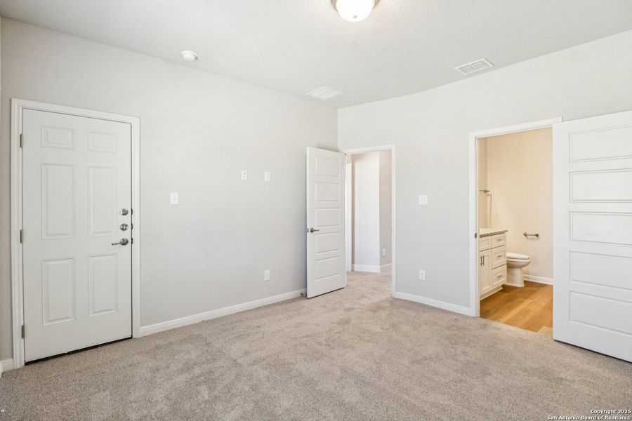 Spacious, unfurnished interior of a new home in Magnolia Village, San Antonio (Image 37). Spacious, unfurnished interior of a new home in Magnolia Village, San Antonio (Image 37).