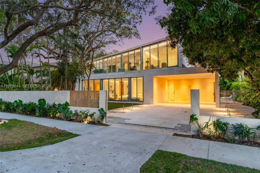 Exterior details and patio area of a home in , Miami (Image 22).