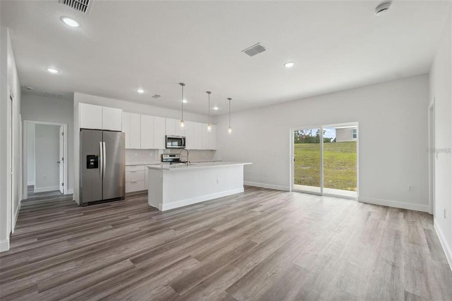 Spacious, unfurnished interior of a new home in , Ocala (Image 20).