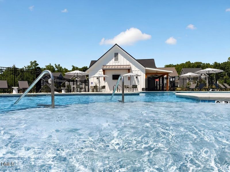 Silverstone Community Amenity Pool (10)