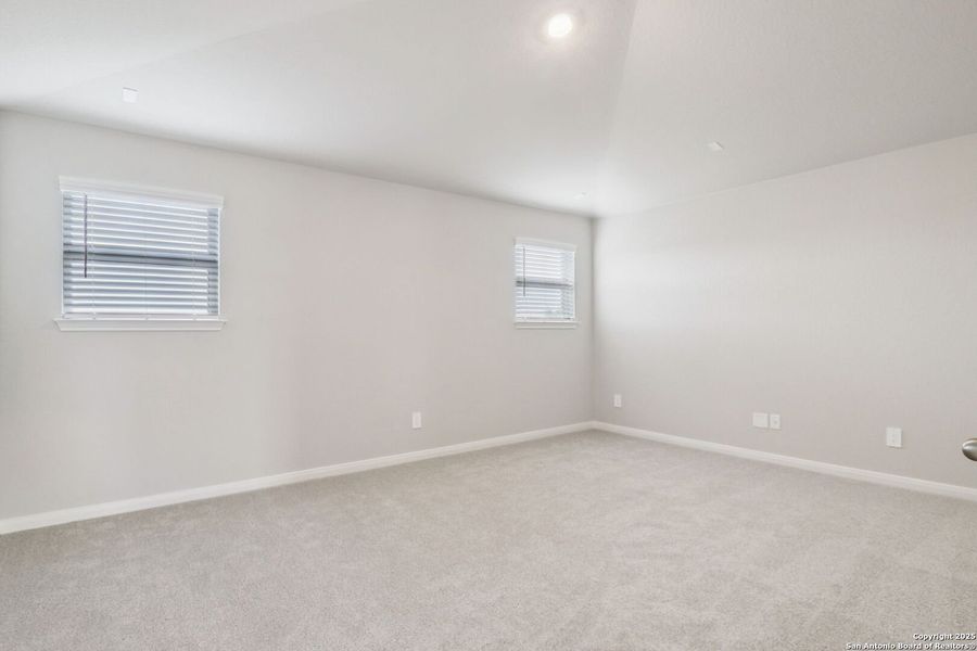Spacious, unfurnished interior of a new home in Remington Ranch, San Antonio (Image 45).