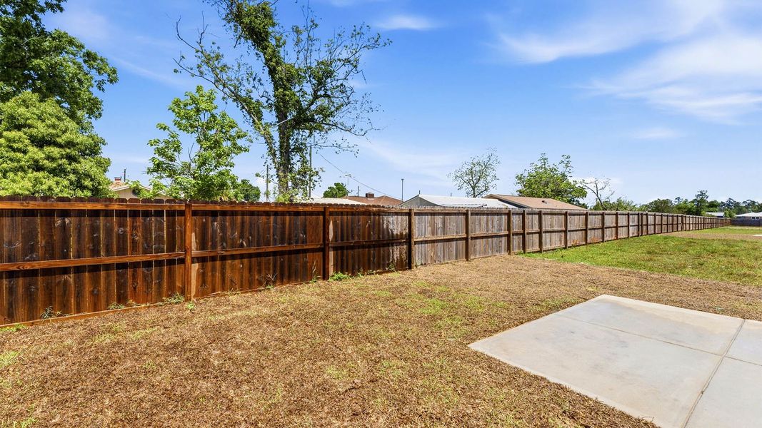 Exterior details and patio area of a home in Park Place, Panama City (Image 17).