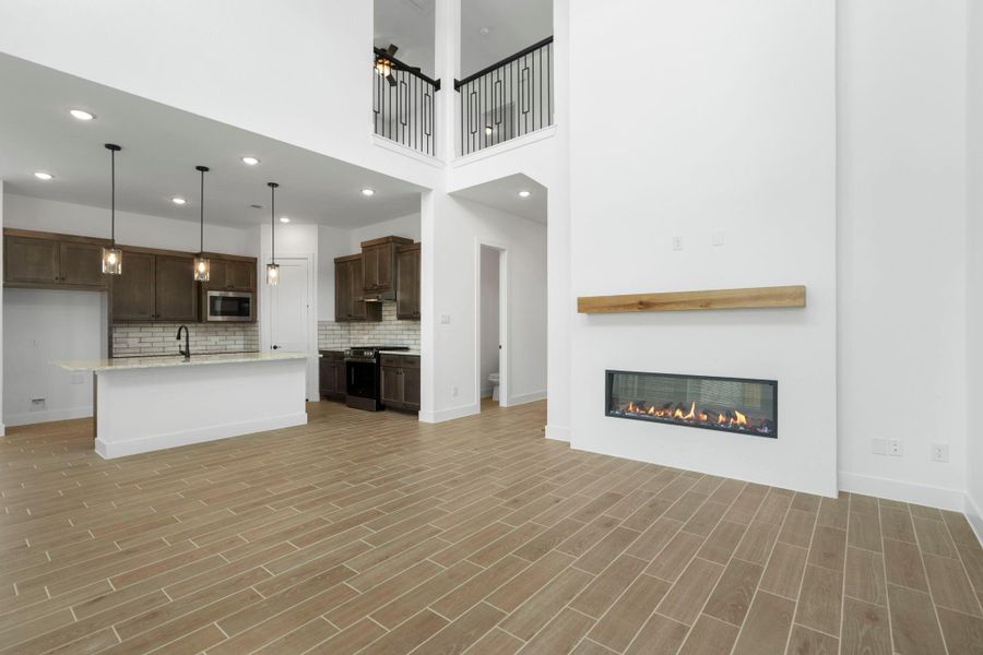 Spacious, unfurnished interior of a new home in Riceland, Mont Belvieu (Image 26).