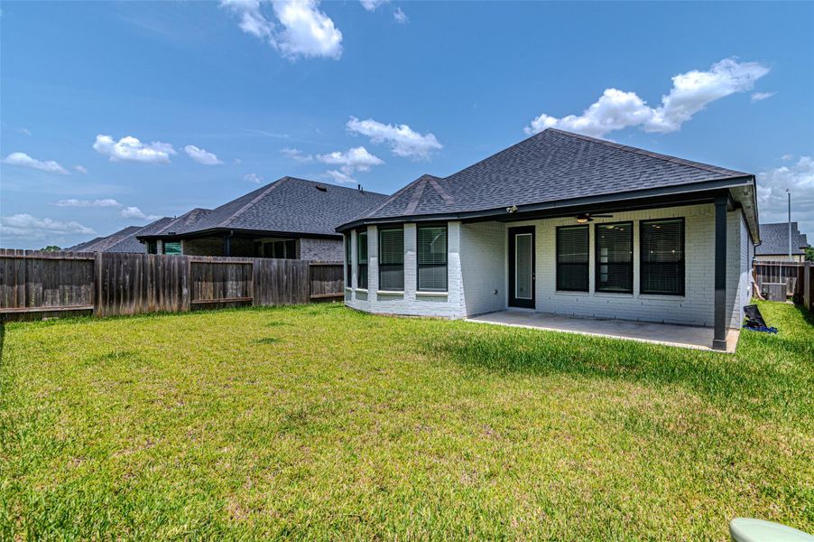 Exterior details and patio area of a home in Ellerden, Tomball (Image 3). Exterior details and patio area of a home in Ellerden, Tomball (Image 3).