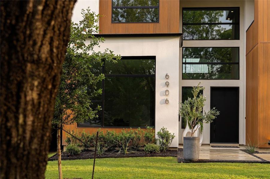 Exterior details and patio area of a home in , Dallas (Image 21).