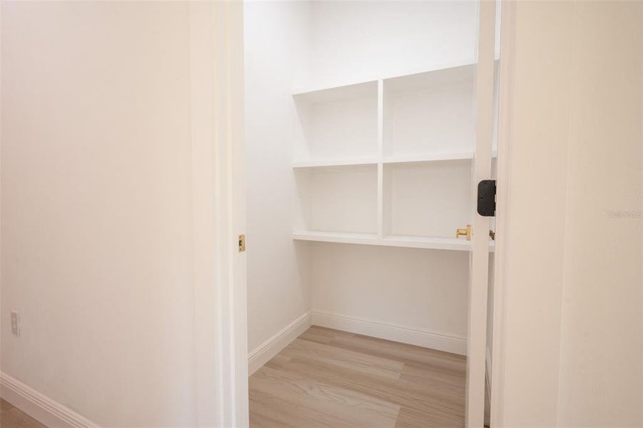 Spacious, unfurnished interior of a new home in , Williston (Image 6).