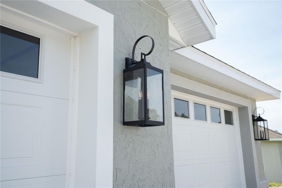 Exterior details and patio area of a home in , Dunnellon (Image 18).