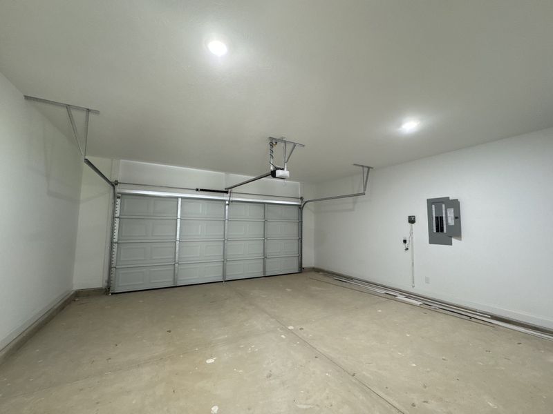 Spacious, unfurnished interior of a new home in Forrest Bluff, North Augusta (Image 10).