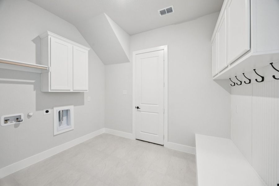 Spacious, unfurnished interior of a new home in Painted Tree Lakeside, McKinney (Image 29). Spacious, unfurnished interior of a new home in Painted Tree Lakeside, McKinney (Image 29).