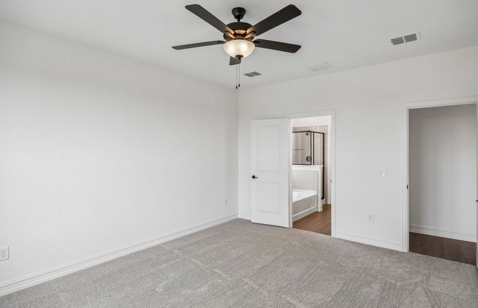 Spacious, unfurnished interior of a new home in Wilson Creek Meadows, Celina (Image 23).