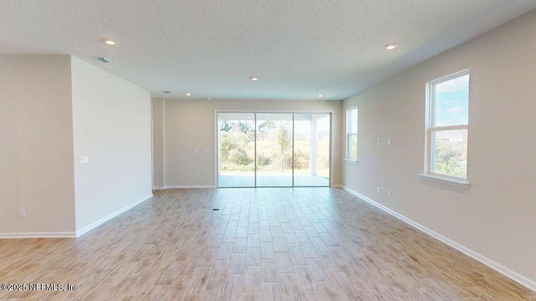 Spacious, unfurnished interior of a new home in Lakes at Bella Lago, Green Cove Springs (Image 13).