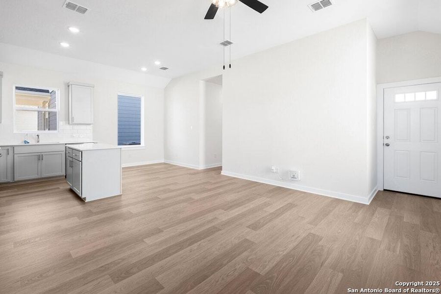 Spacious, unfurnished interior of a new home in Mayfair, New Braunfels (Image 26).