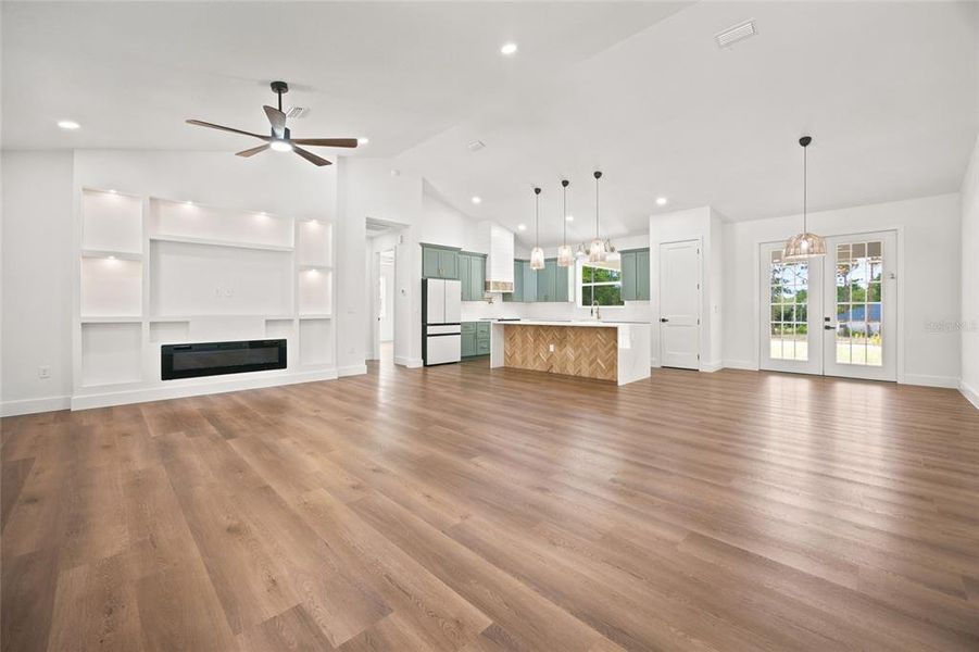 Spacious, unfurnished interior of a new home in , Dunnellon (Image 40).