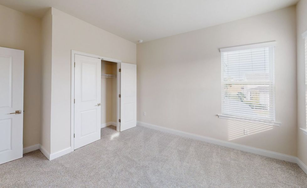 Spacious, unfurnished interior of a new home in Oakmont, Gainesville (Image 27).