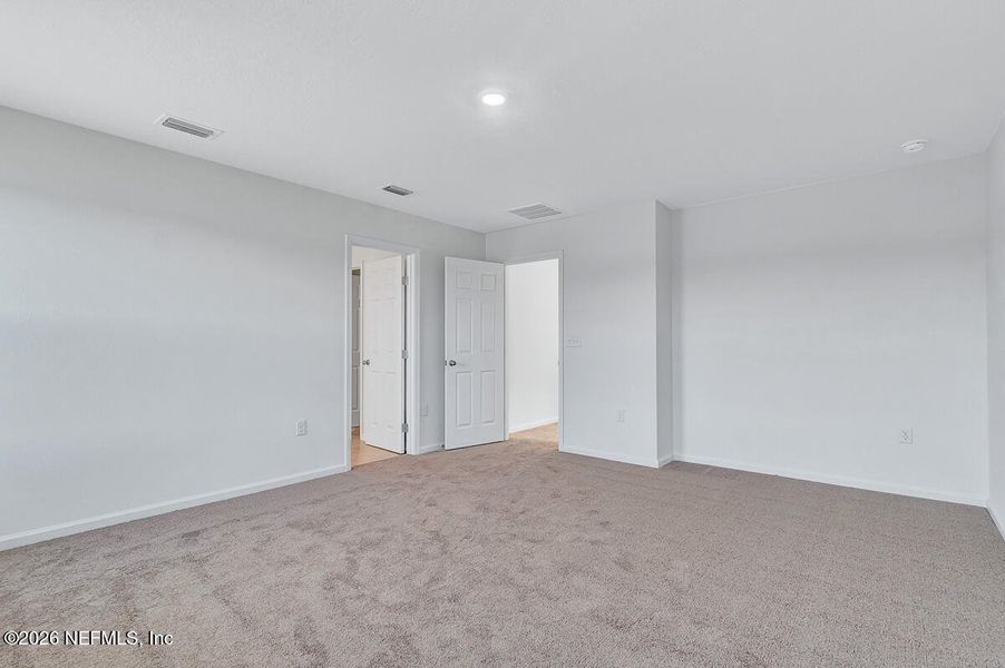 Spacious, unfurnished interior of a new home in Panther Creek, Jacksonville (Image 16).