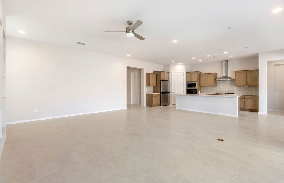 Spacious, unfurnished interior of a new home in Vistoso Canyon Estates, Oro Valley (Image 16).