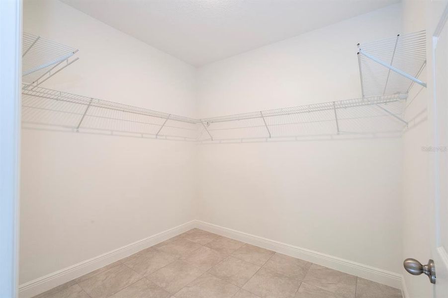 Spacious, unfurnished interior of a new home in , Ocala (Image 26).