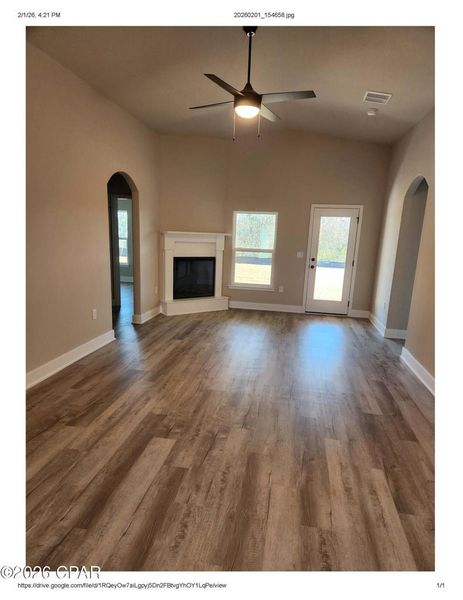 Spacious, unfurnished interior of a new home in College Station, Panama City (Image 5). Spacious, unfurnished interior of a new home in College Station, Panama City (Image 5).