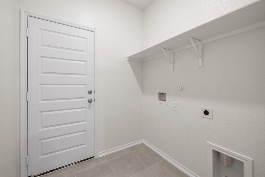 Spacious, unfurnished interior of a new home in Sonterra - Cool Water, Jarrell (Image 18).