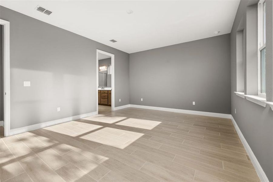 Spacious, unfurnished interior of a new home in Green Key Village, Lady Lake (Image 18).