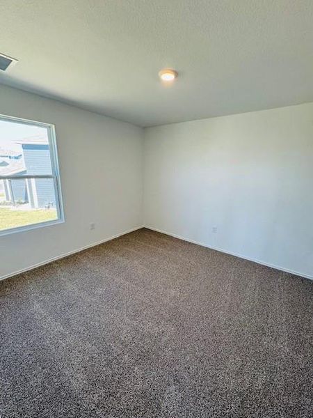 Spacious, unfurnished interior of a new home in Durango, Mustang Ridge (Image 10).