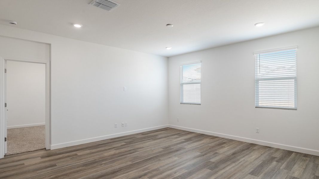 Spacious, unfurnished interior of a new home in Zanjero Pass, Waddell (Image 15).