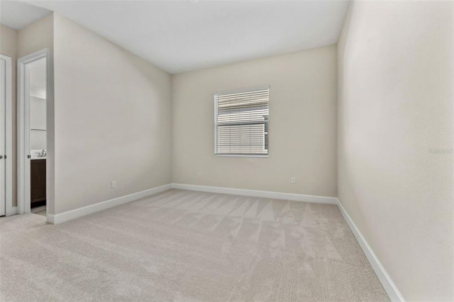 Spacious, unfurnished interior of a new home in Valencia Ridge, Wesley Chapel (Image 20).