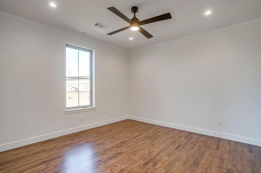 Spacious, unfurnished interior of a new home in , Grapevine (Image 25).