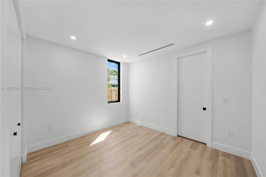 Spacious, unfurnished interior of a new home in , Miami (Image 41).