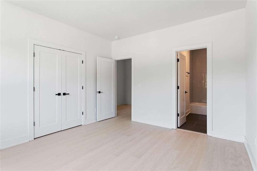 Spacious, unfurnished interior of a new home in , Atlanta (Image 21).