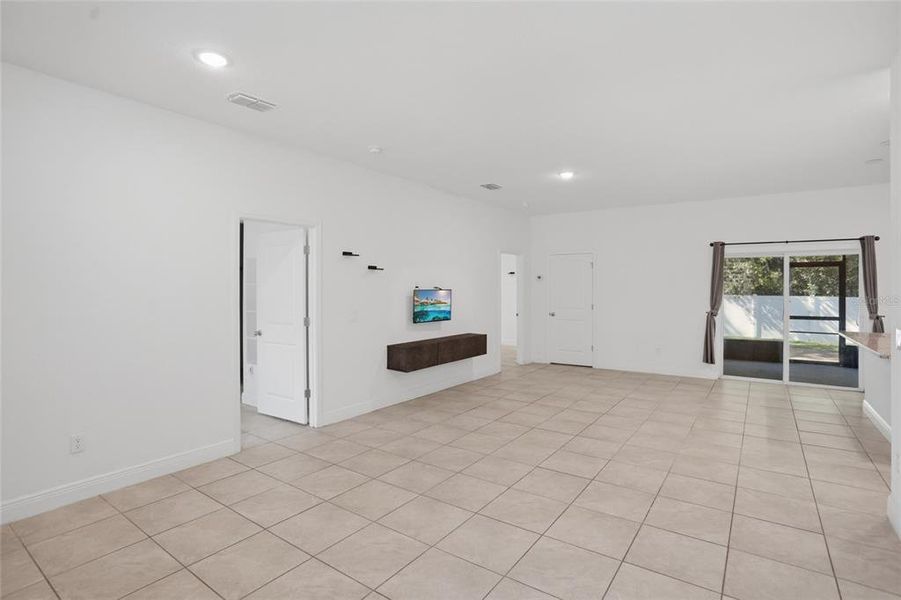 Spacious, unfurnished interior of a new home in , Kissimmee (Image 17).