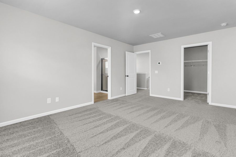 Spacious, unfurnished interior of a new home in Central Creek, Goose Creek (Image 51).