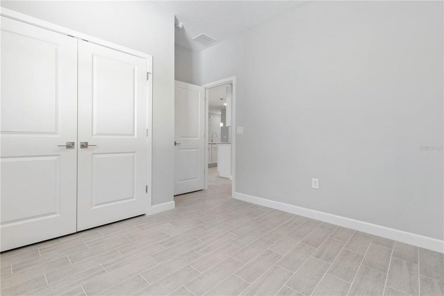 Spacious, unfurnished interior of a new home in , Cape Coral (Image 24).