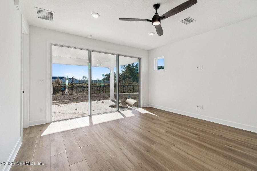 Spacious, unfurnished interior of a new home in Evergreen Island at Silverleaf - Classic, St. Augustine (Image 17).