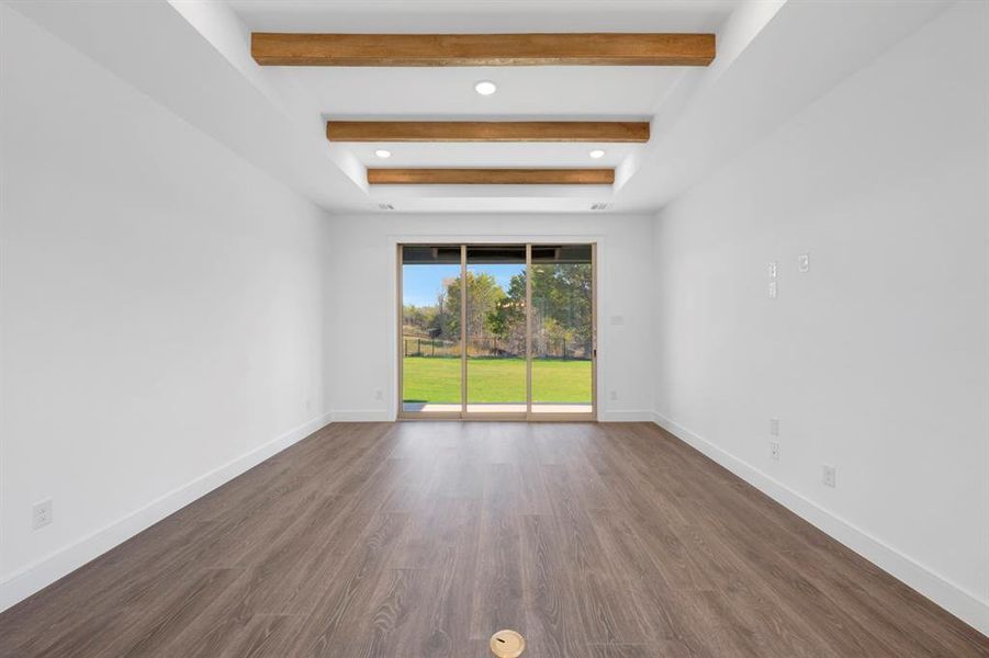 Spacious, unfurnished interior of a new home in Heath Golf & Yacht Villas, Heath (Image 27).