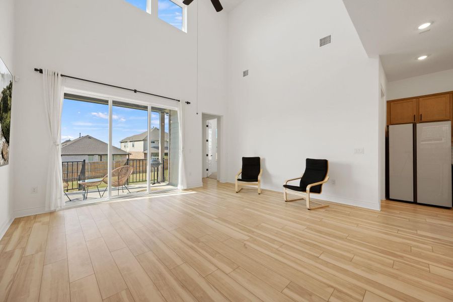 Spacious, unfurnished interior of a new home in Cedar Brook, Leander (Image 20).