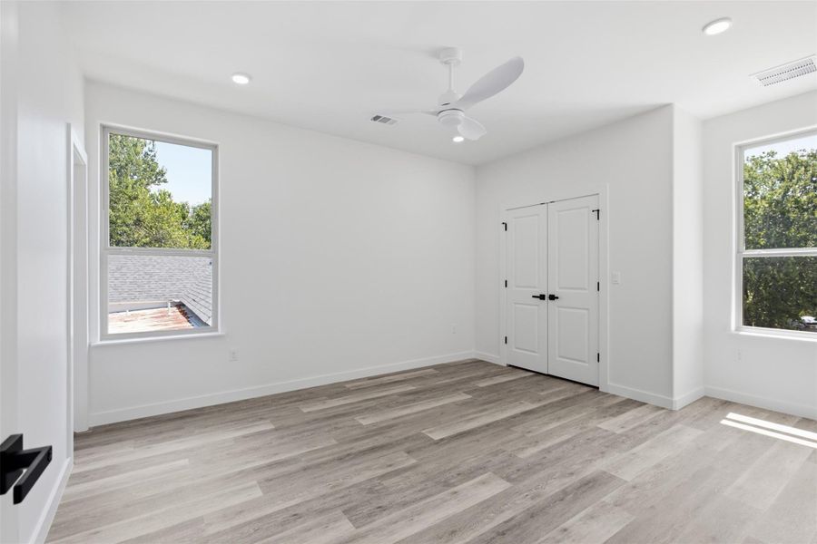 Spacious, unfurnished interior of a new home in , Smithville (Image 14).