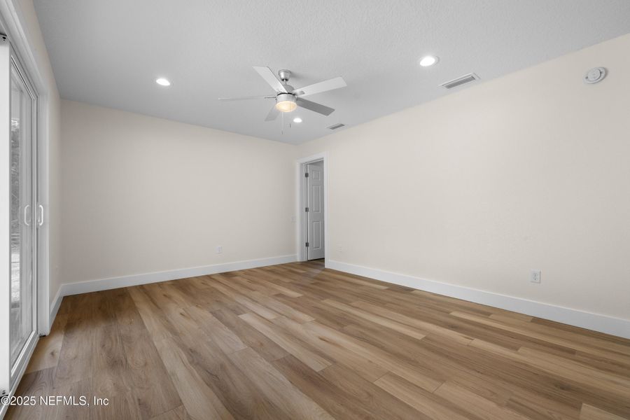Spacious, unfurnished interior of a new home in , Crescent City (Image 12).