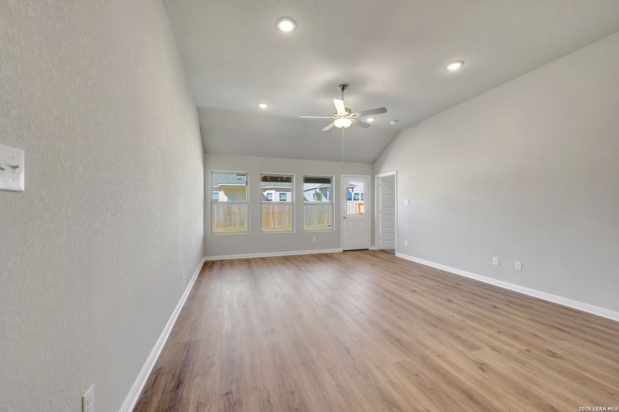 Spacious, unfurnished interior of a new home in Paloma Park, Converse (Image 32).