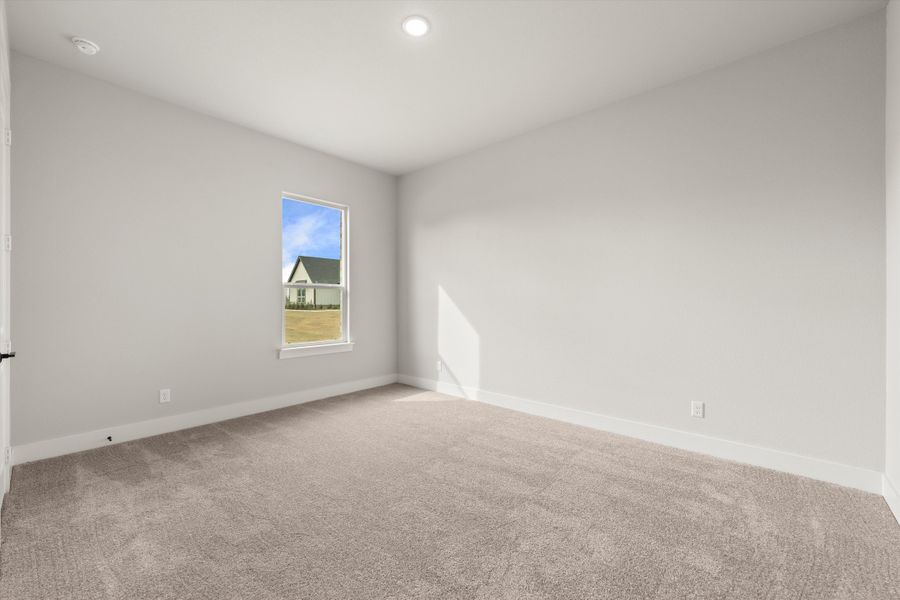 Spacious, unfurnished interior of a new home in Eagle Ridge Estates, Weatherford (Image 31).