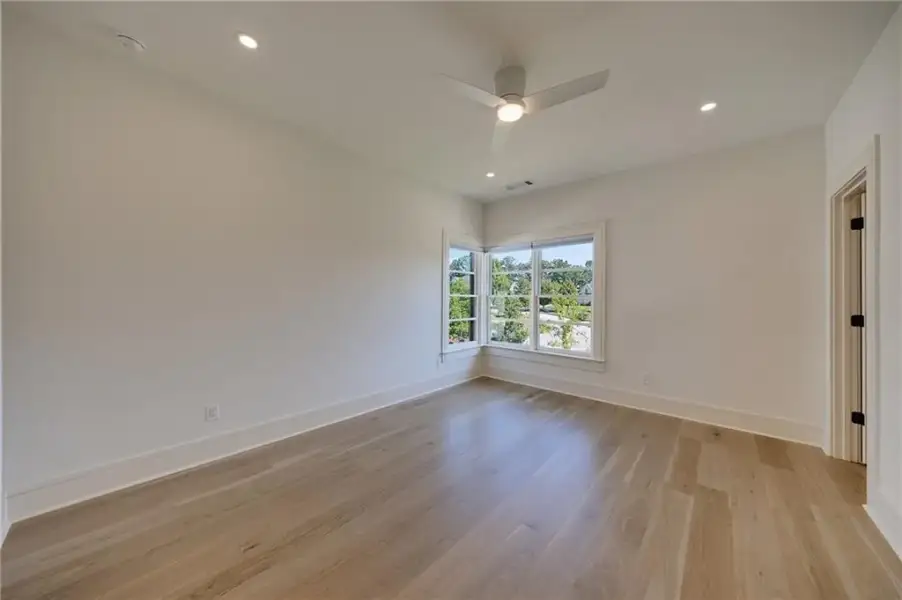 Spacious, unfurnished interior of a new home in , Sandy Springs (Image 70).