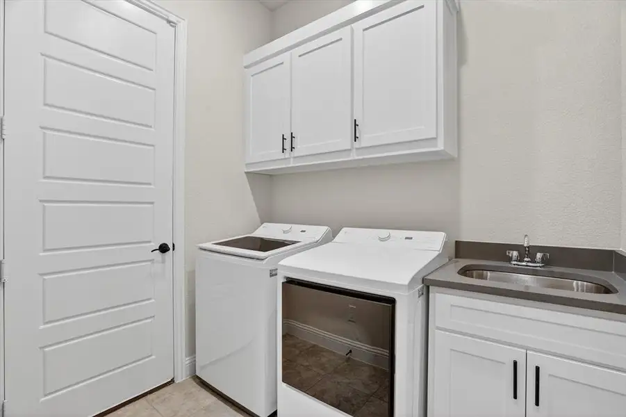 Furnished interior view inside a new home in Rockwood 65', Mansfield (Image 28).