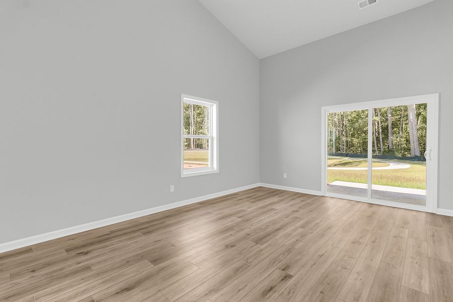 Spacious, unfurnished interior of a new home in Central Creek, Goose Creek (Image 19).
