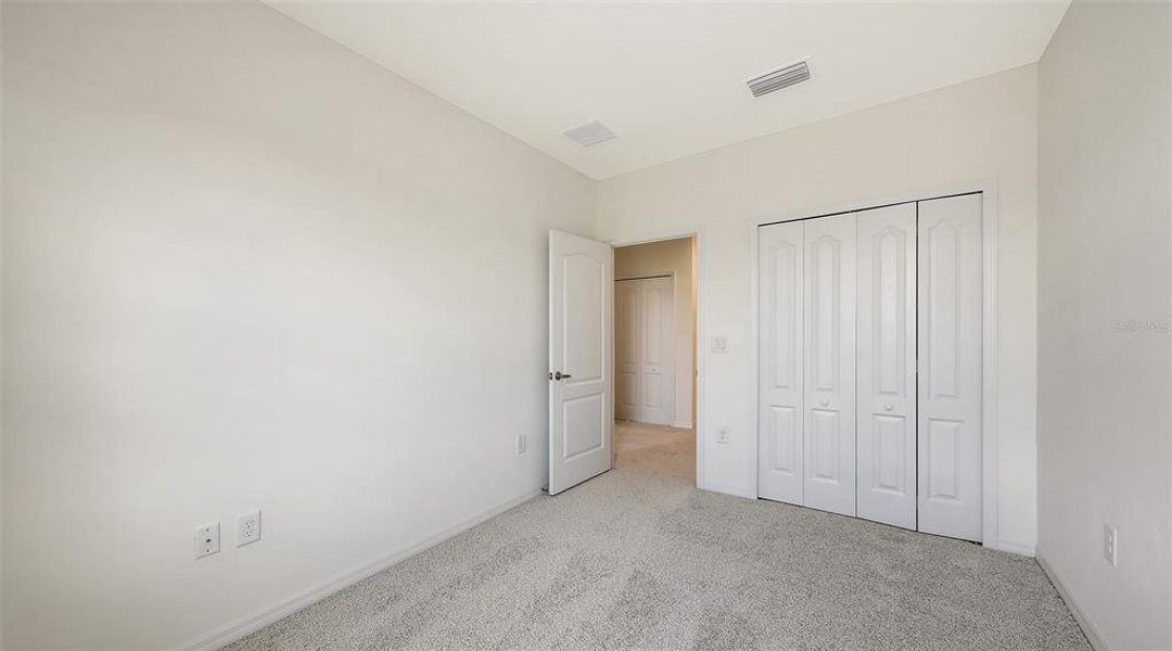Spacious, unfurnished interior of a new home in Palm Grove, Bradenton (Image 25).