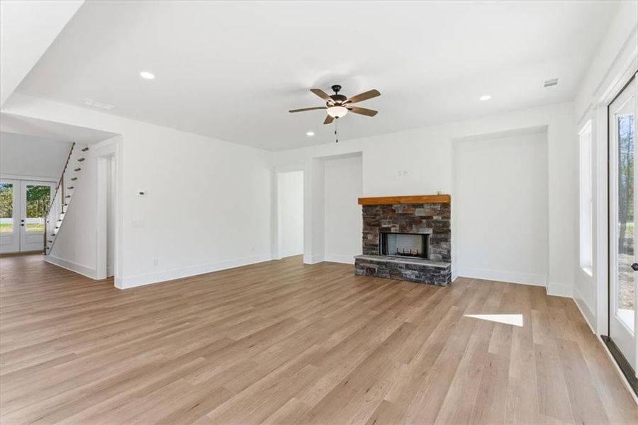 Spacious, unfurnished interior of a new home in , Waleska (Image 27).