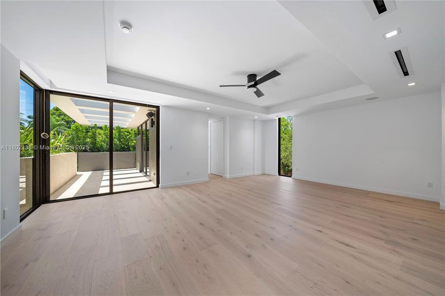 Spacious, unfurnished interior of a new home in , Miami (Image 21).