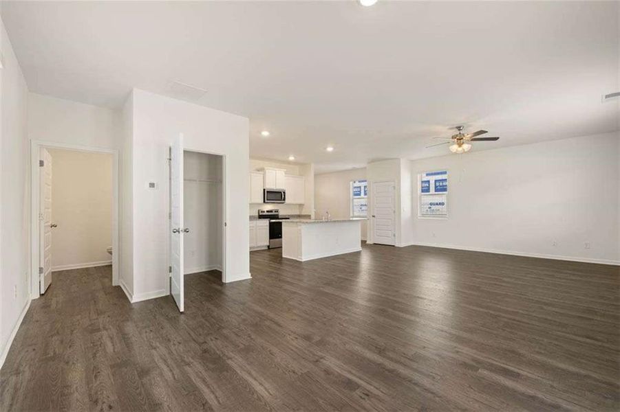 Spacious, unfurnished interior of a new home in Shoal Creek, Hampton (Image 5).