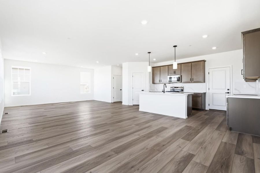Spacious, unfurnished interior of a new home in The Nest Reserve at Canyon Creek, Erie (Image 12).