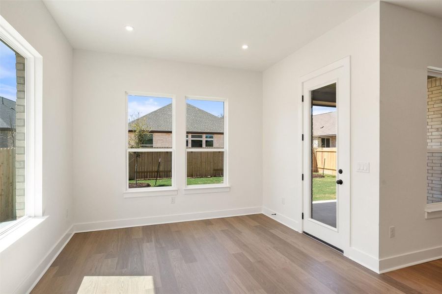 Spacious, unfurnished interior of a new home in Persimmon, Buda (Image 21).