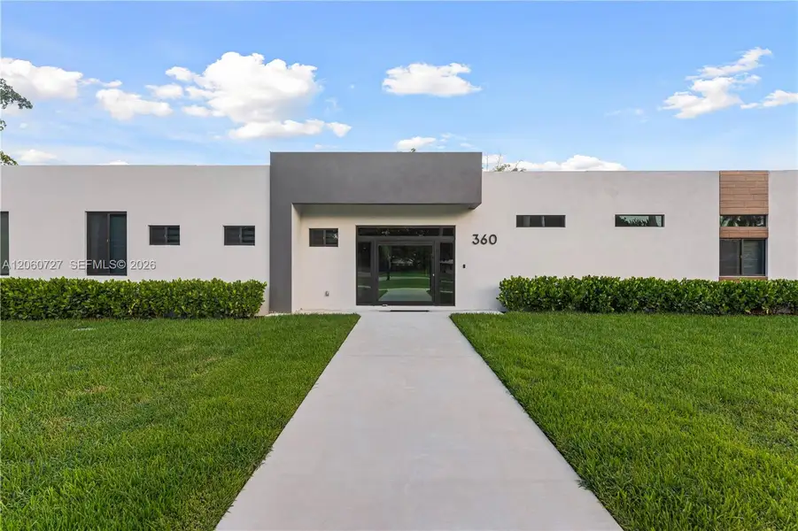 Exterior details and patio area of a home in , Plantation (Image 23).
